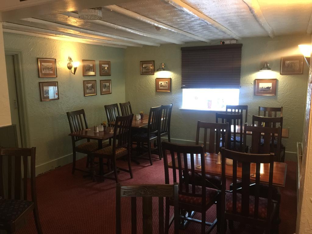 The Winchfield Inn Exterior photo